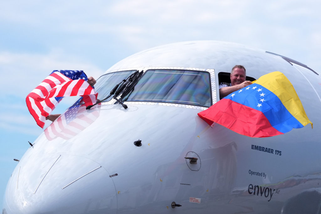 1st direct U.S.-Venezuela commercial flight in 7 years lands in Caracas