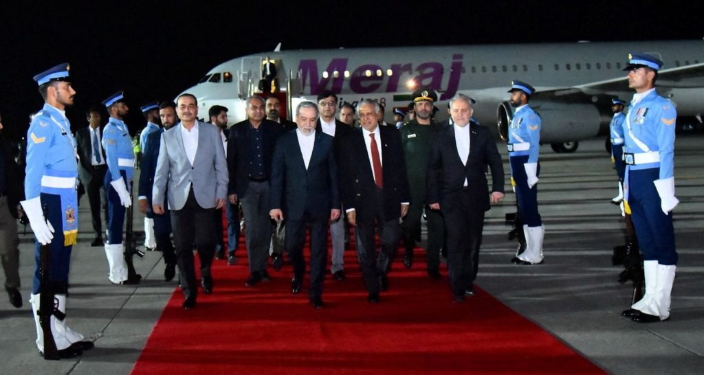 U.S., Iranian delegations head to Pakistan, renewing hopes for diplomatic end to war