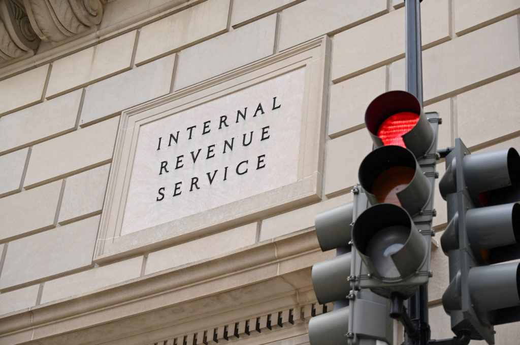 News Wrap: IRS says average tax refund just under $3,500 this year