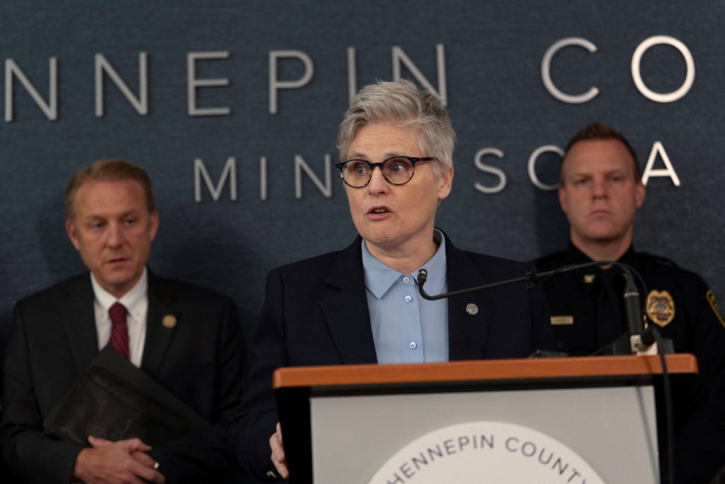 Minnesota police, FBI hunt suspect in deadly shooting of Democratic state lawmakers