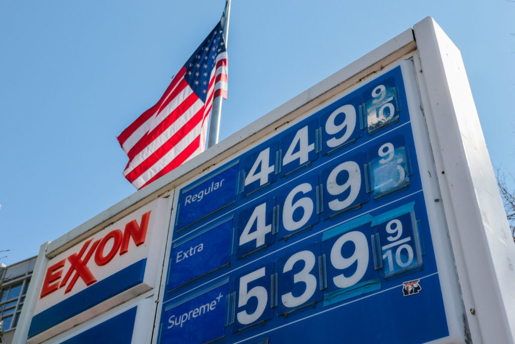 Profit for the biggest U.S. oil companies declined in 1st quarter – but only on paper