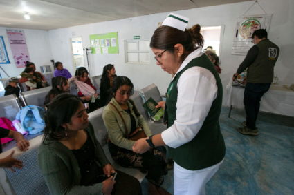 Health workers administer measles vaccines in Chiapas
