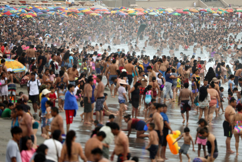FILE PHOTO: Heat wave in Lima due to El Nino weather phenomena
