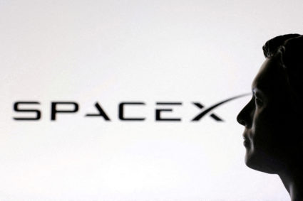 FILE PHOTO: SpaceX to allow early share resale before usual six‑month lock-up