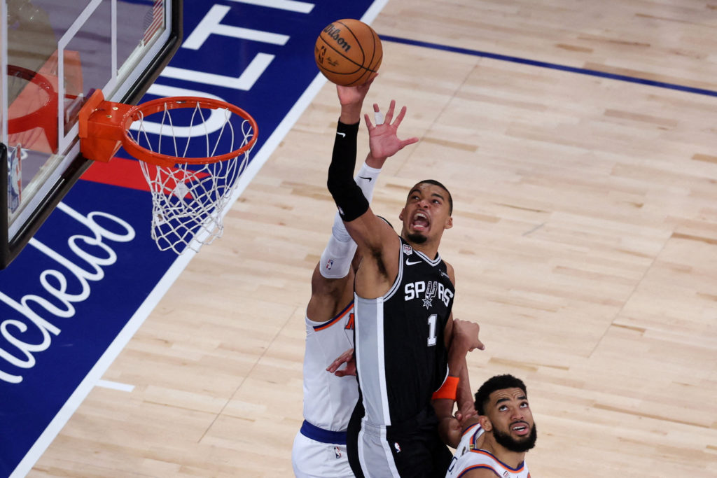 Victor Wembanyama carries Spurs to win, cutting Knicks' NBA 