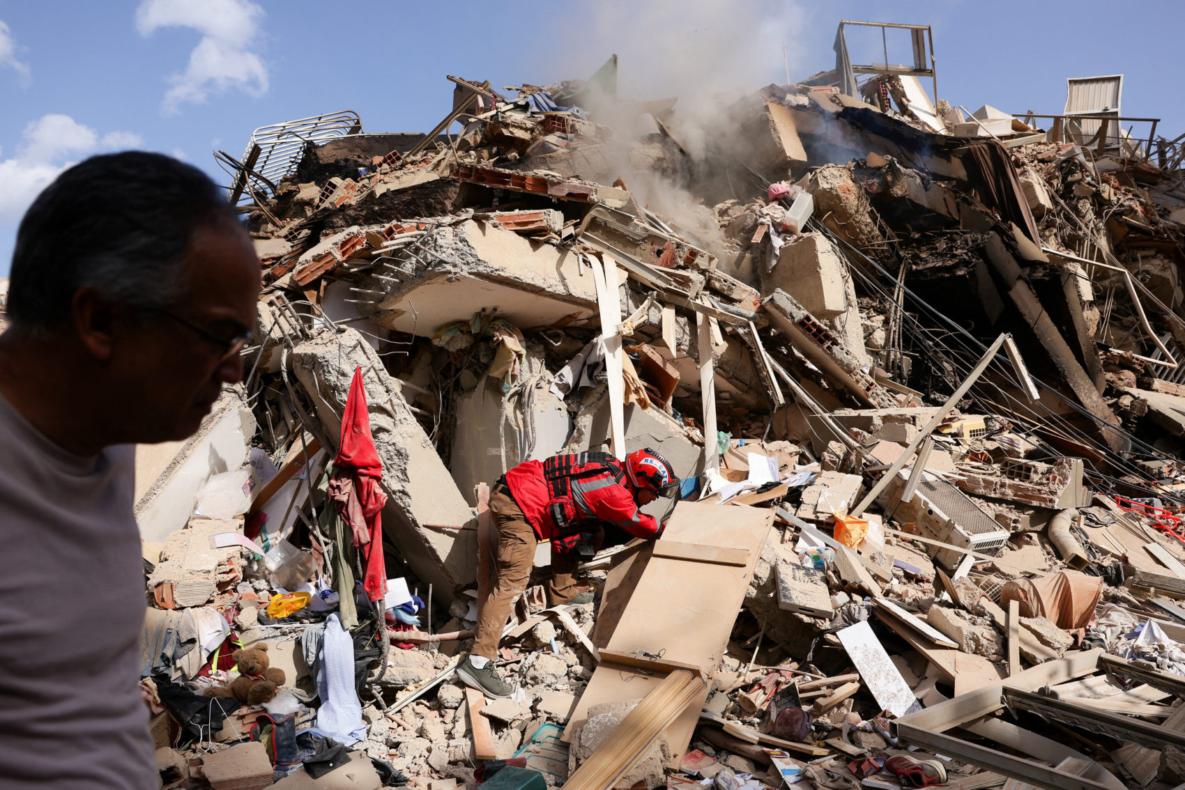 Aftermath of earthquakes in La Guaira