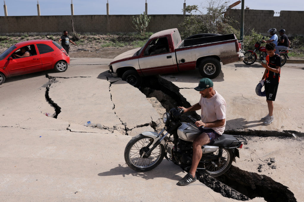 Aftermath of earthquakes in La Guaira