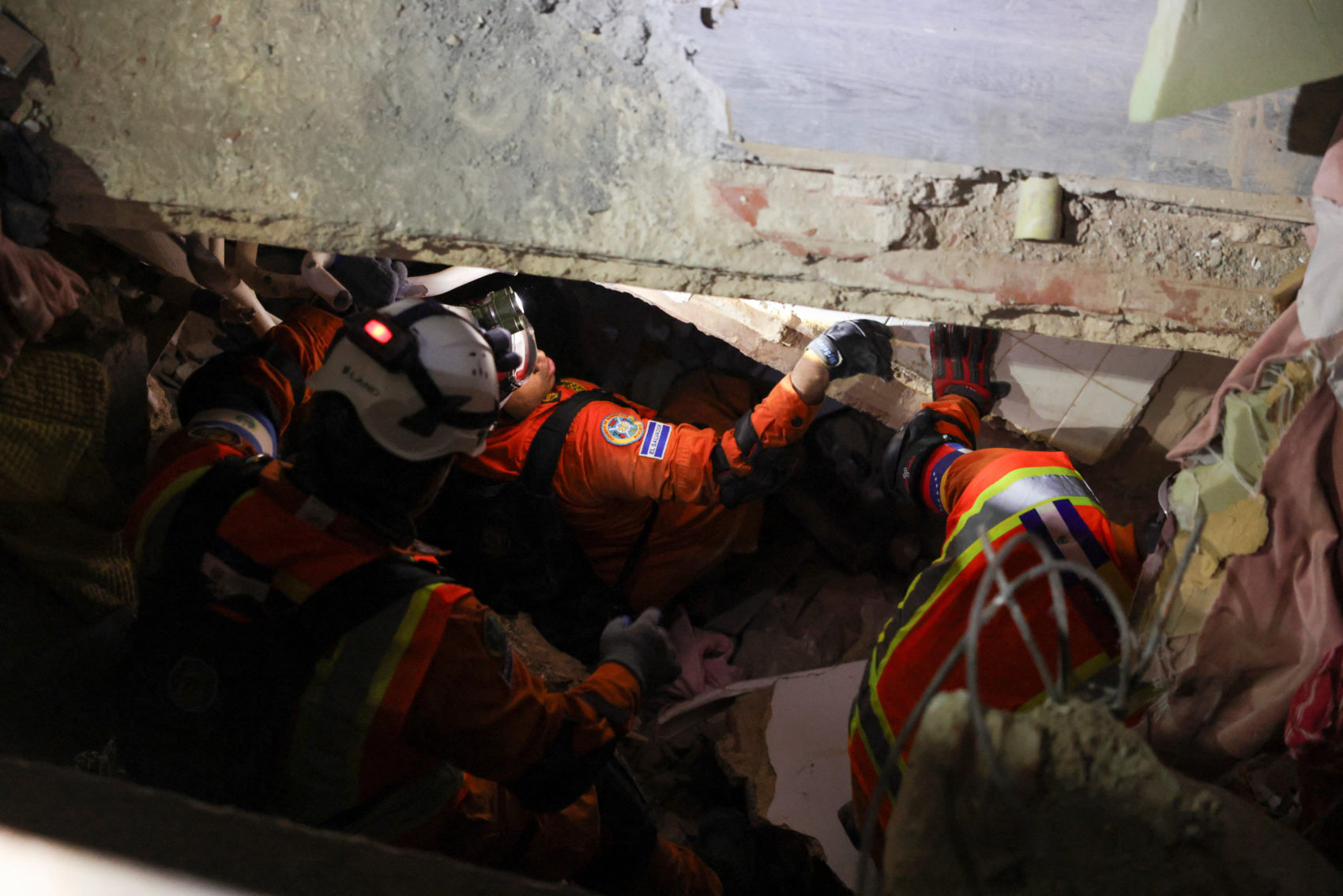 Aftermath of earthquakes in La Guaira