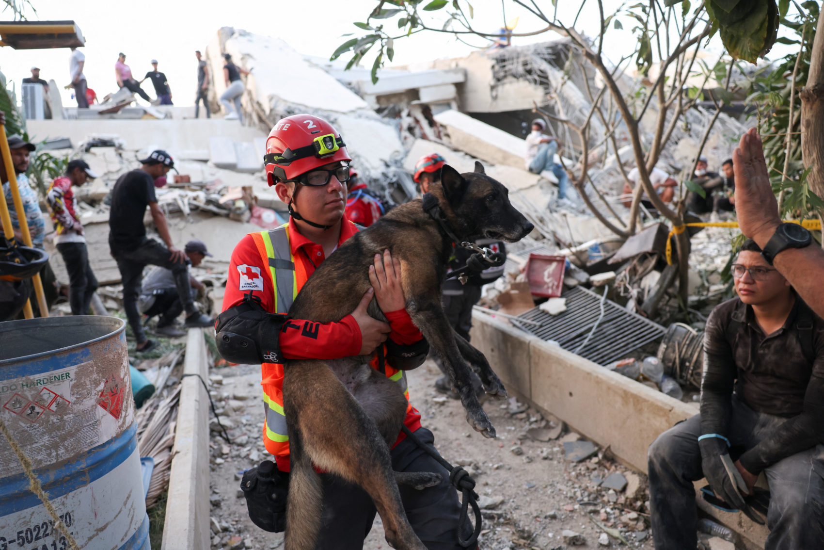 Aftermath of earthquakes in La Guaira