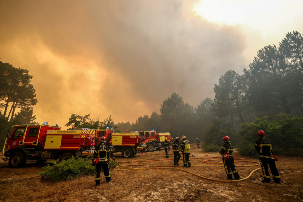 French wildfire created country's 1st recorded pyrocumulonimbus cloud, igniting more fires