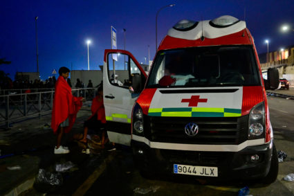 Migrants swim to Spain's Ceuta in mass border crossing