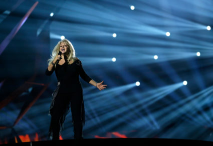 Bonnie Tyler, who topped the charts with epic 'Total Eclipse of the Heart,' has died at 75