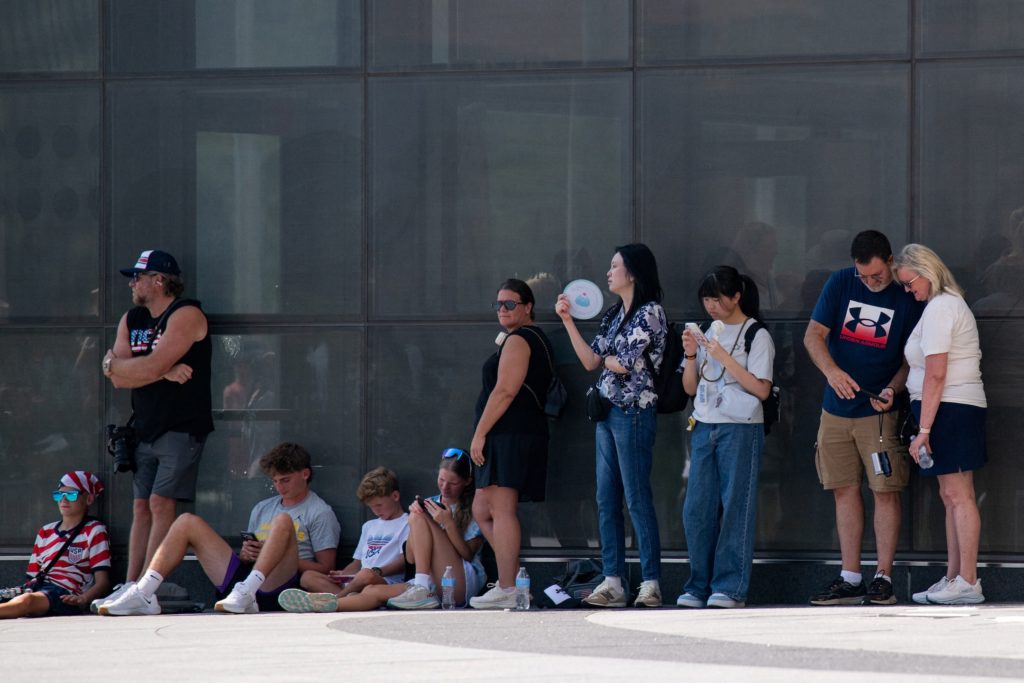 Millions of Americans face dangerous temperatures as heat wave bears down