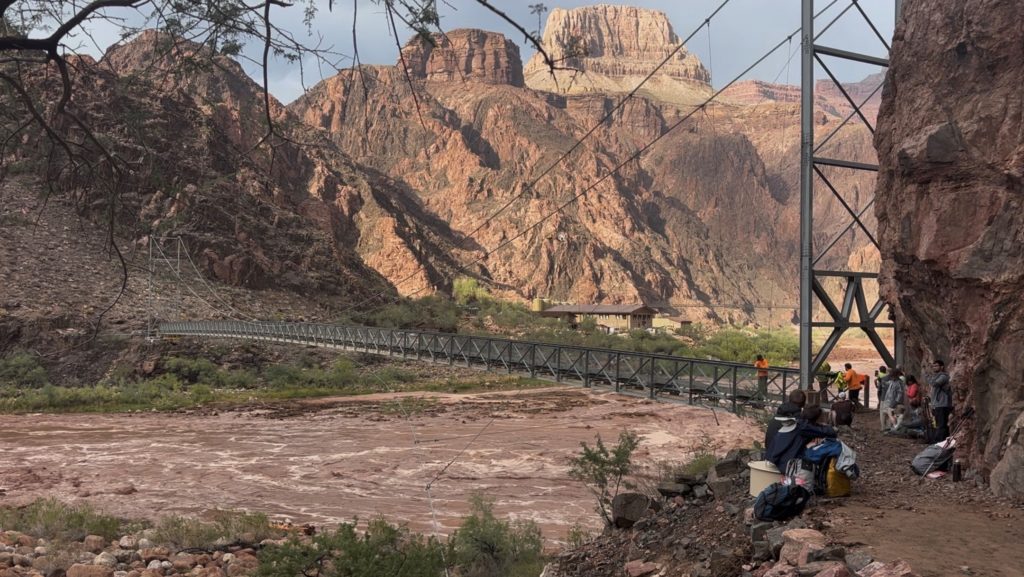 Grand Canyon flash flood leaves 2 dead, others missing