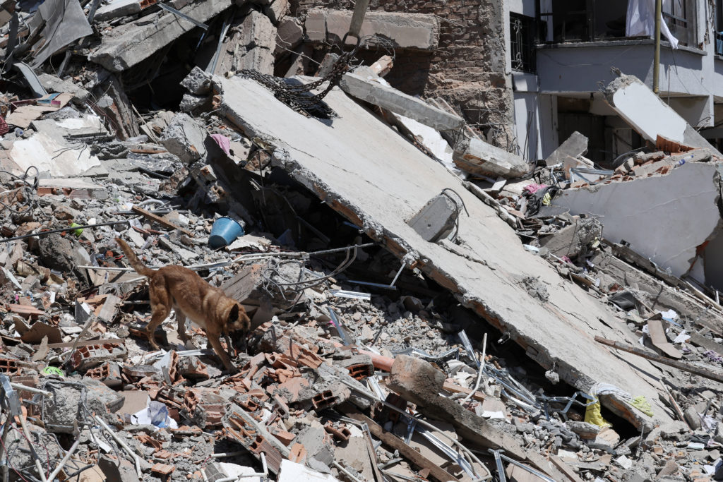 Search for earthquake survivors in Colombia enters critical phase