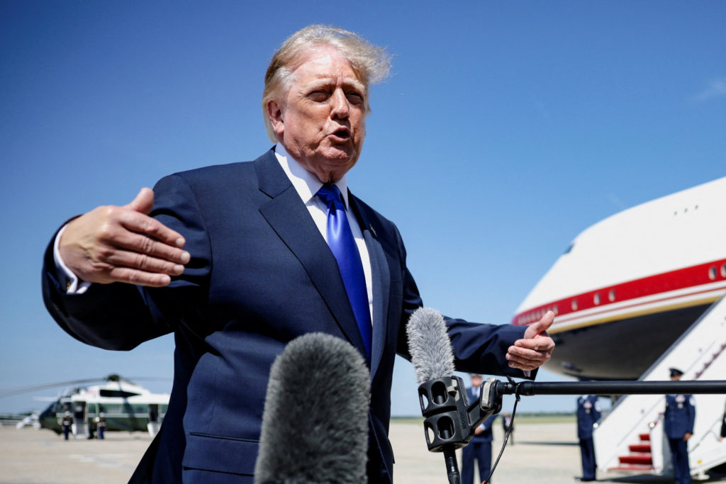 As midterms approach, new poll finds that few Americans trust campaigns or Trump