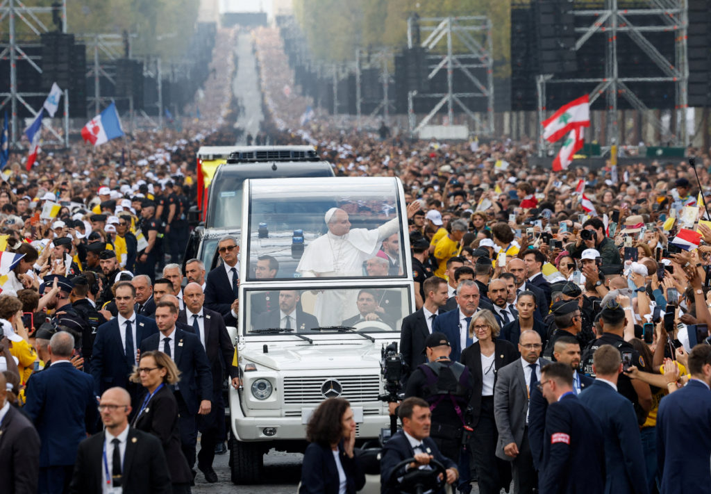 Pope Leo draws 800,000 people to central Paris for open-air Mass on iconic square