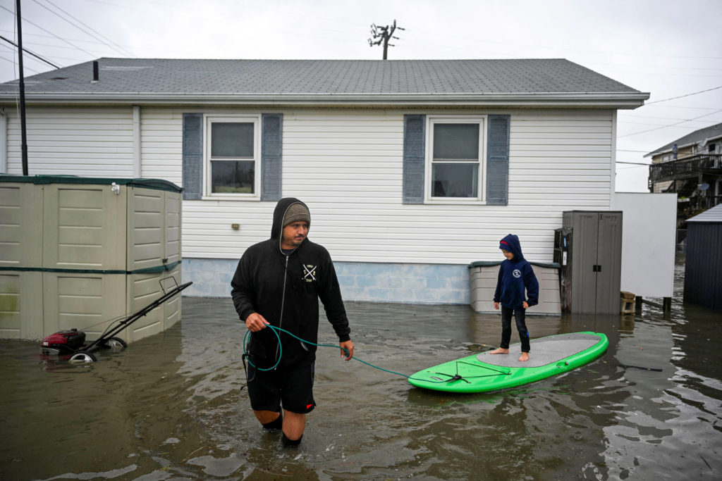 Nor'easter batters U.S. Northeast Coast