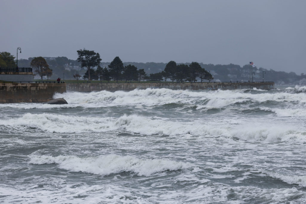 Nor'easter batters US Northeast Coast