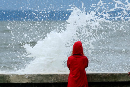 Nor'easter batters U.S. Northeast Coast