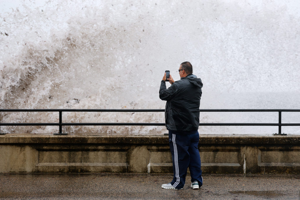 Nor'easter batters US northeast coast