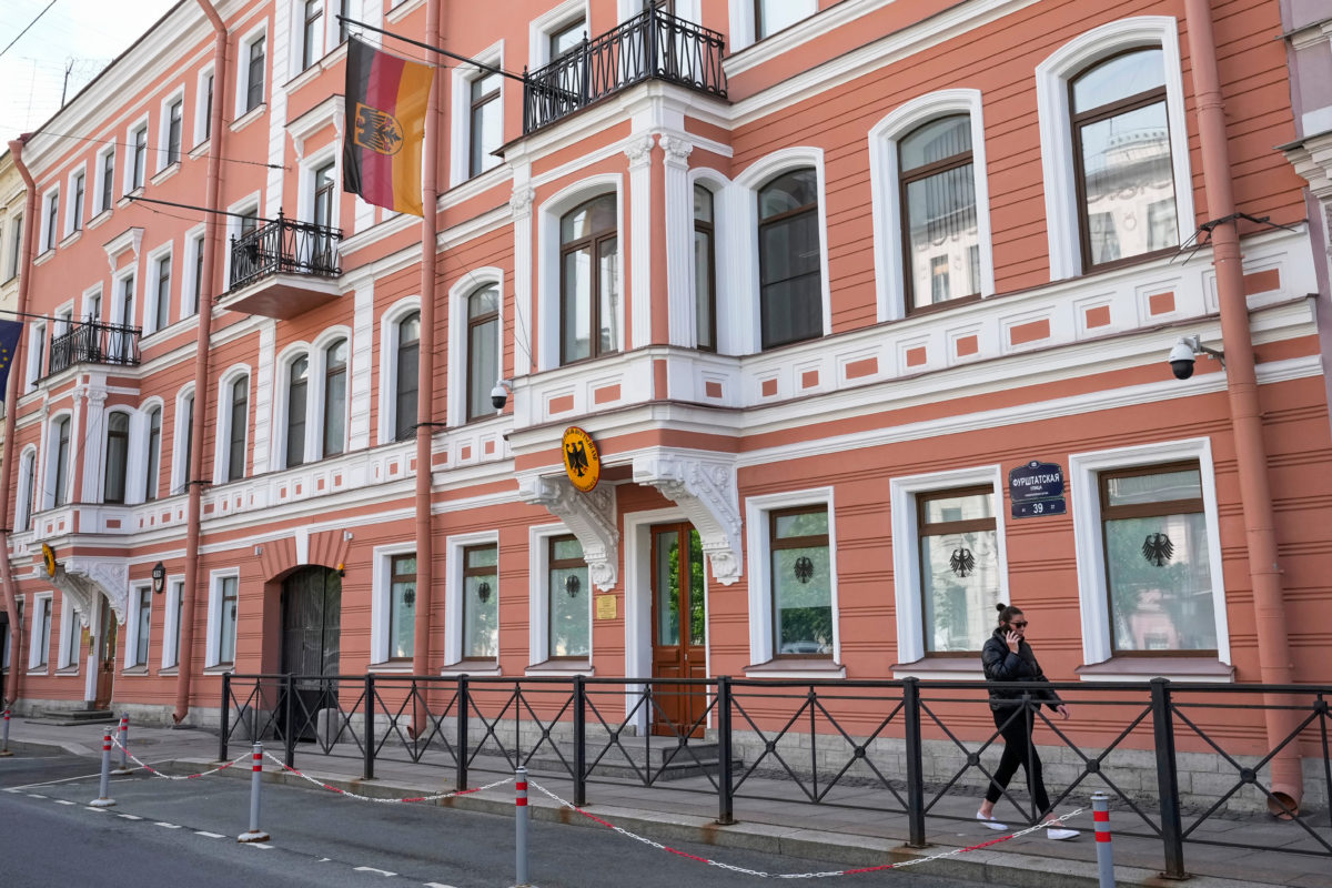 German Basic Reading Russia shuts German consulate in St. Petersburg in tit-for-tat move ...