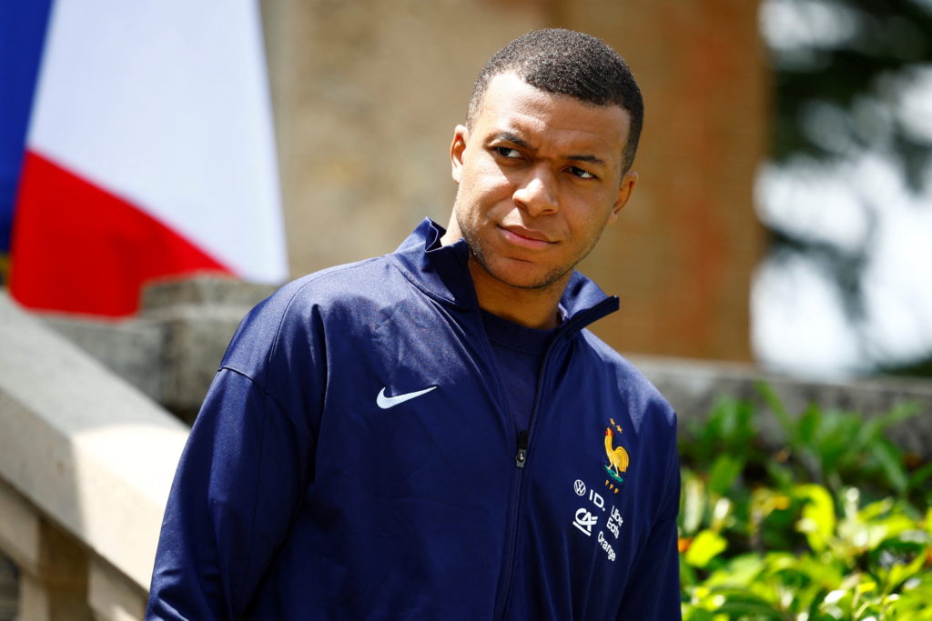 Soccer star Kylian Mbapp&eacute; apologizes for comments about Mao Zedong