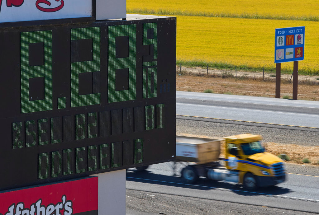 Major oil exporters agree to keep production steady in November