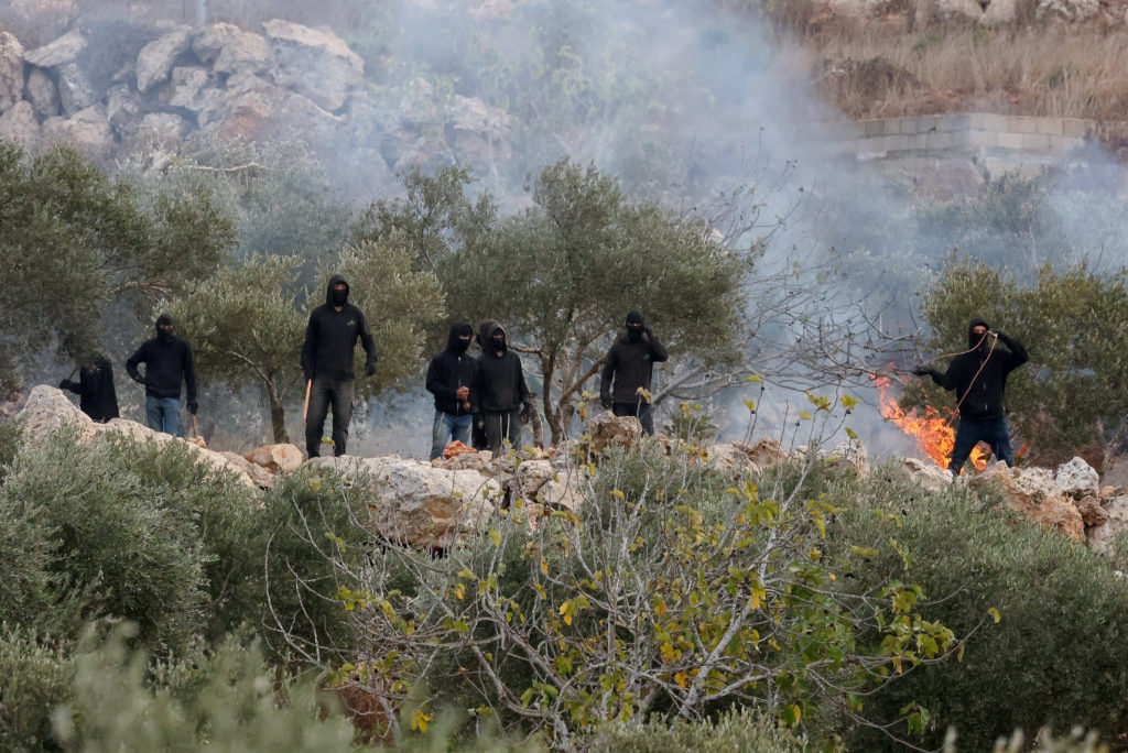 Israeli settlers and Palestinians harvesting olives clash in Abu Falah