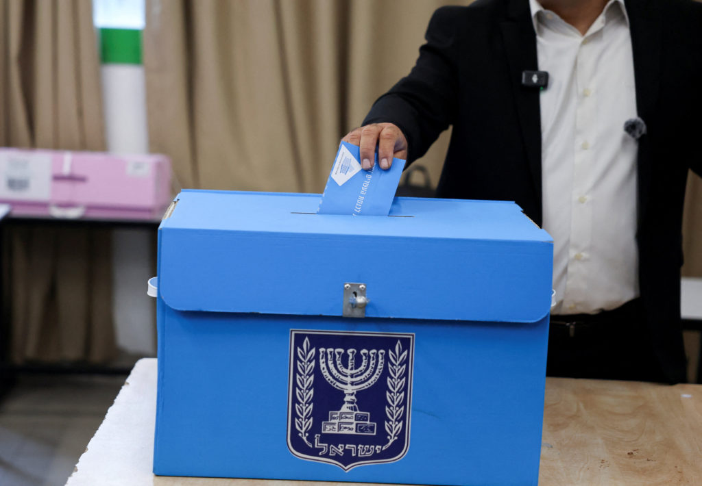 Projections show no clear winner in Israel's election