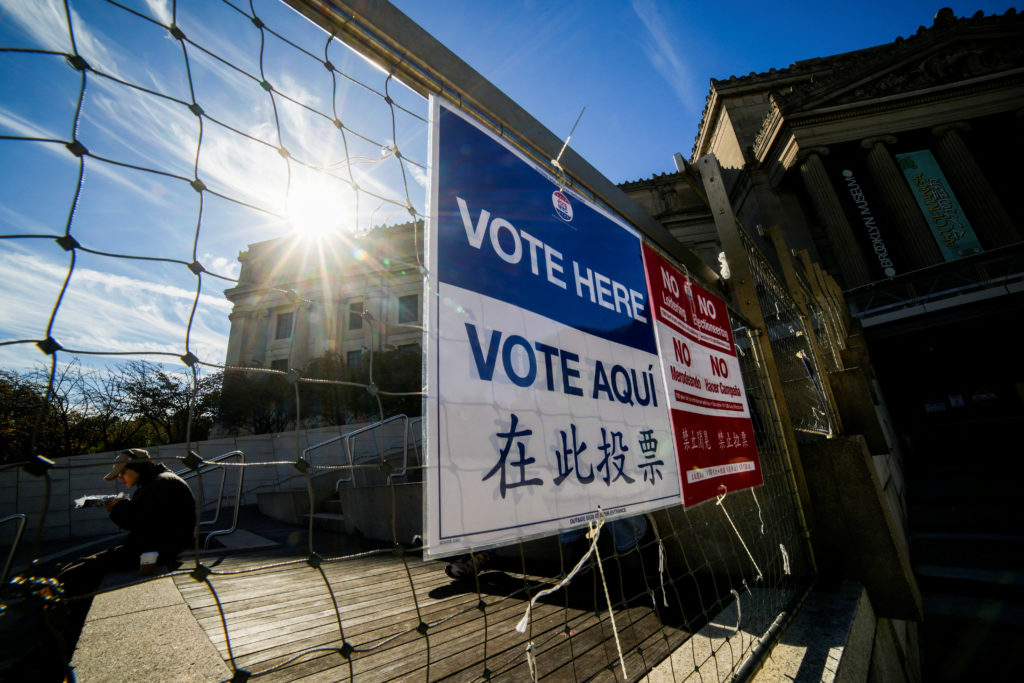 Candidates enter final week of campaigning with control of Congress at stake